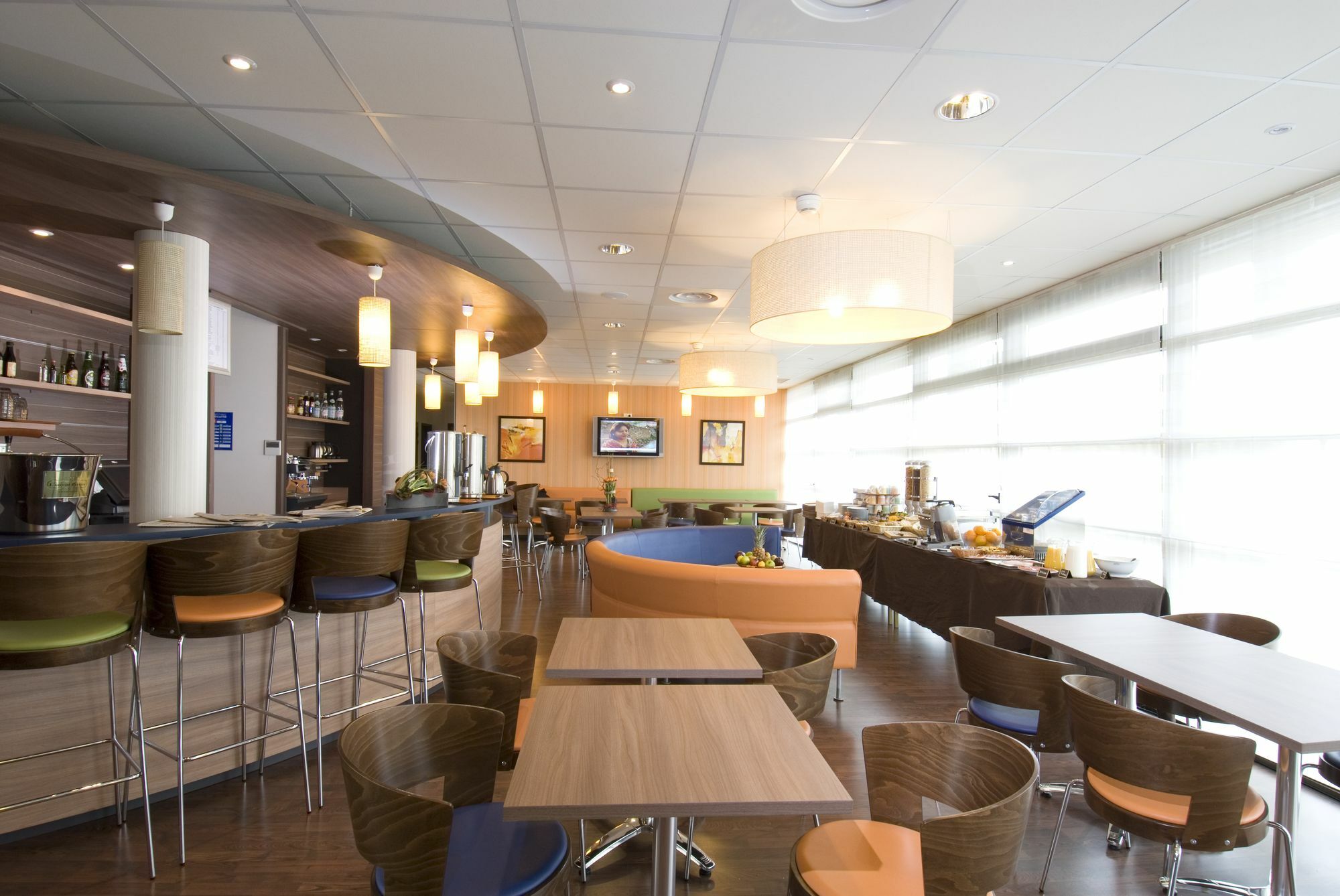 Suite-Home Orleans-Saran Nhà hàng bức ảnh